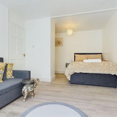 Fabulous Quiet Chelmsford Apartment - Free Parking 외부 사진