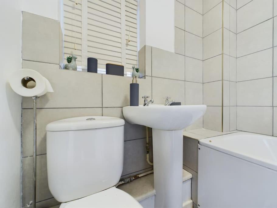 Fabulous Quiet Chelmsford Apartment - Free Parking 외부 사진